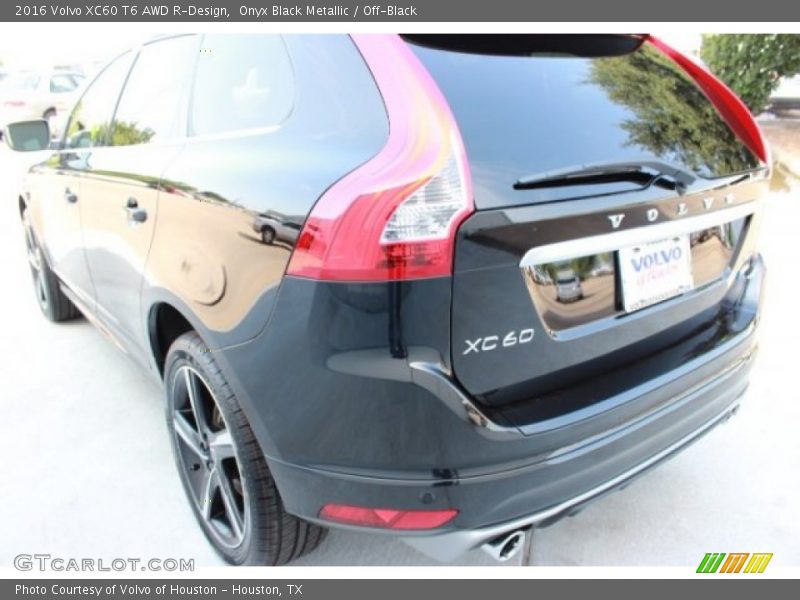 Onyx Black Metallic / Off-Black 2016 Volvo XC60 T6 AWD R-Design