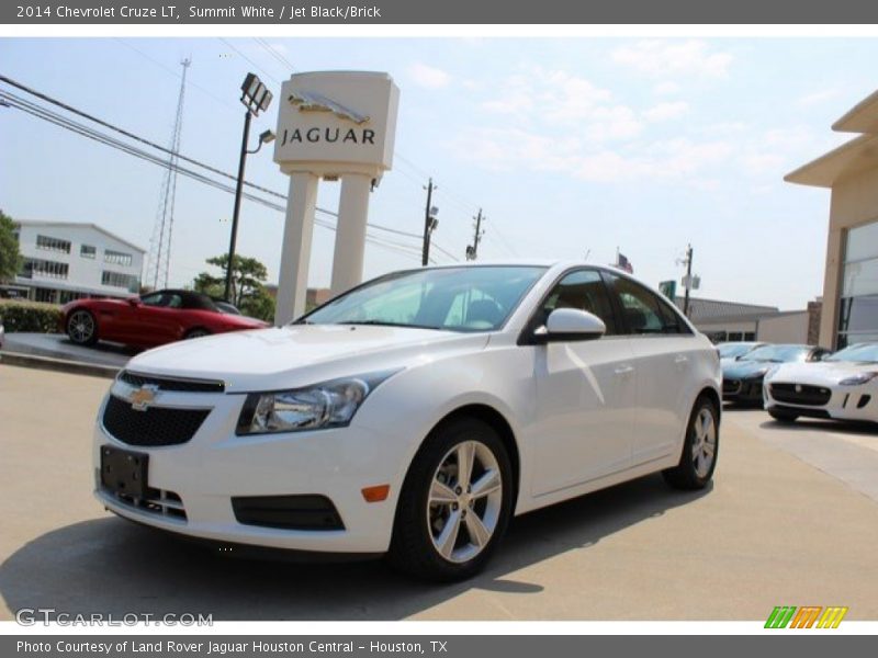 Front 3/4 View of 2014 Cruze LT