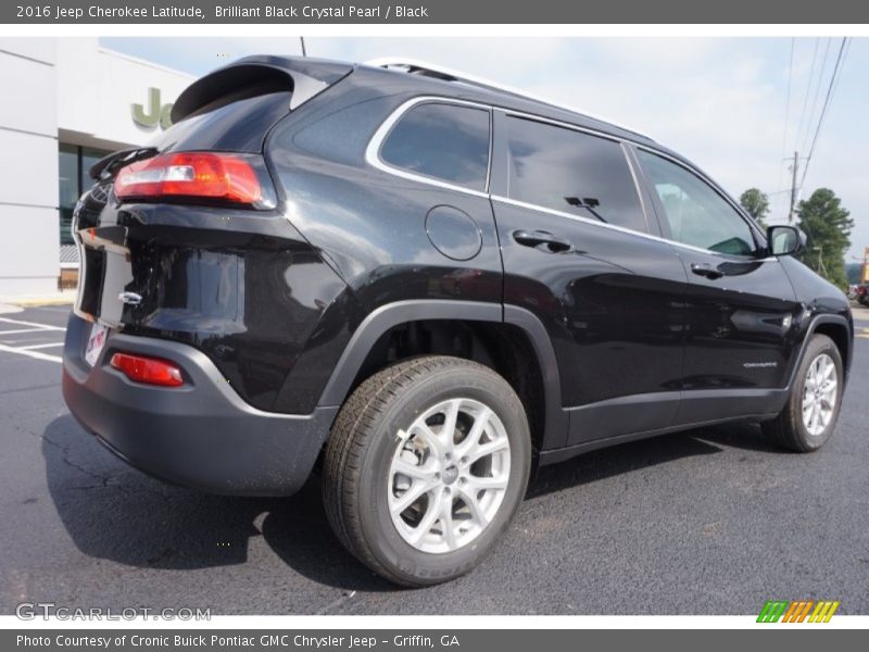 Brilliant Black Crystal Pearl / Black 2016 Jeep Cherokee Latitude
