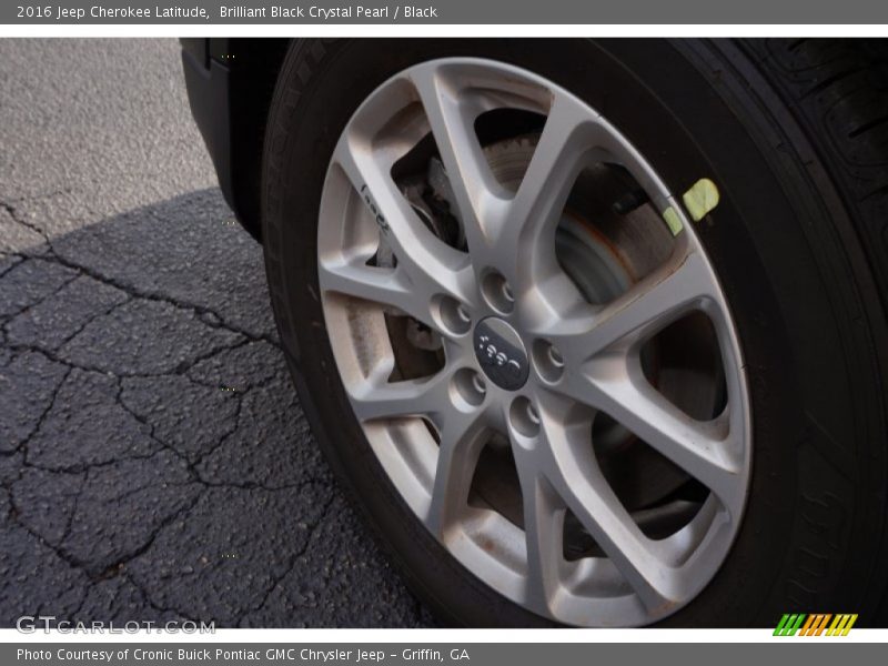 Brilliant Black Crystal Pearl / Black 2016 Jeep Cherokee Latitude