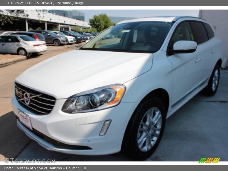 Ice White / Beige 2016 Volvo XC60 T5 Drive-E
