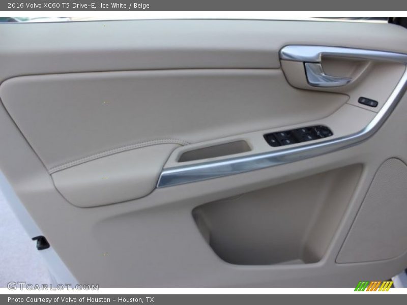 Ice White / Beige 2016 Volvo XC60 T5 Drive-E