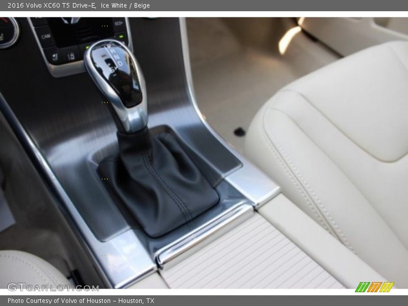 Ice White / Beige 2016 Volvo XC60 T5 Drive-E