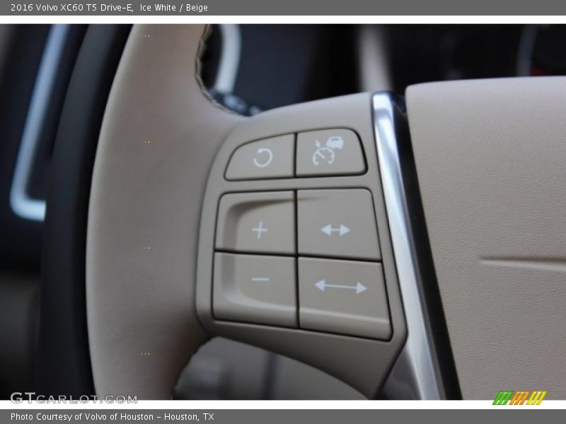 Ice White / Beige 2016 Volvo XC60 T5 Drive-E