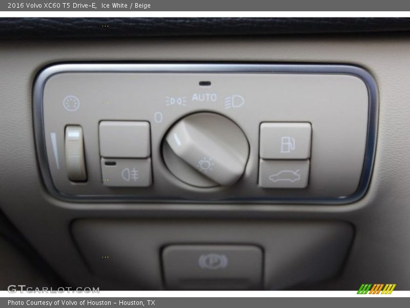 Ice White / Beige 2016 Volvo XC60 T5 Drive-E