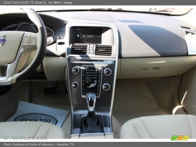 Ice White / Beige 2016 Volvo XC60 T5 Drive-E