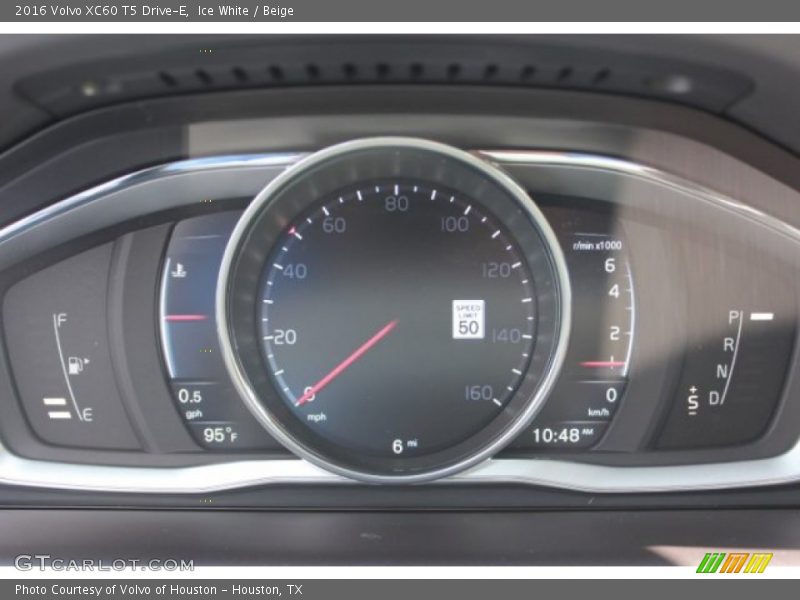 Ice White / Beige 2016 Volvo XC60 T5 Drive-E