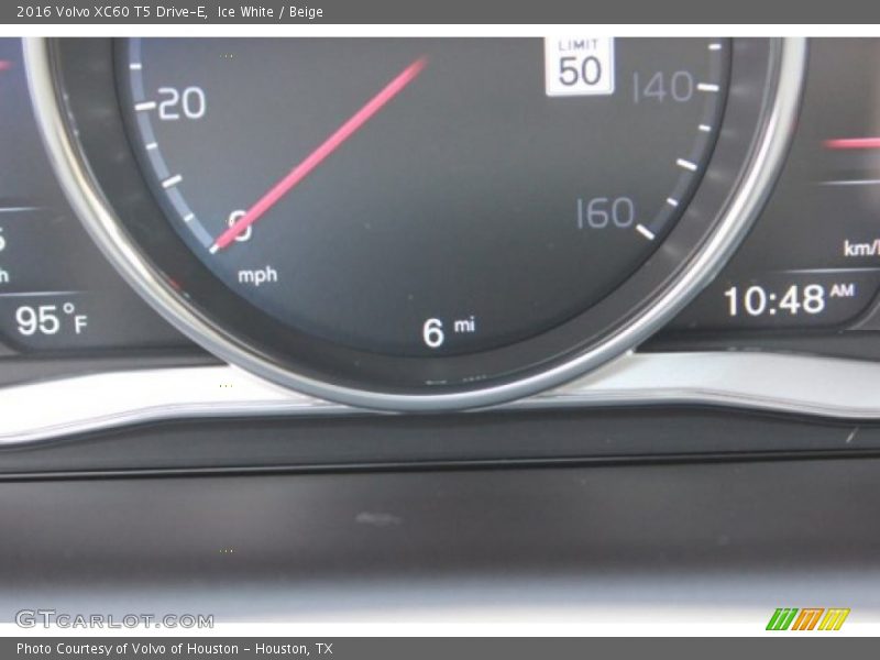 Ice White / Beige 2016 Volvo XC60 T5 Drive-E