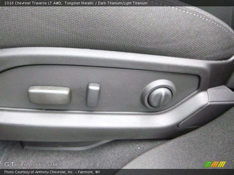 Tungsten Metallic / Dark Titanium/Light Titanium 2016 Chevrolet Traverse LT AWD