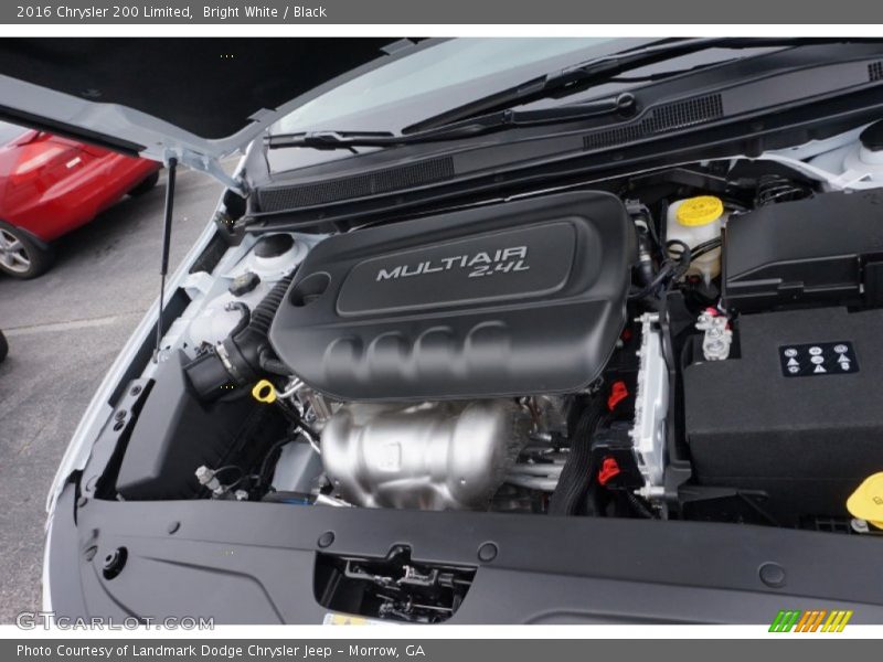 Bright White / Black 2016 Chrysler 200 Limited