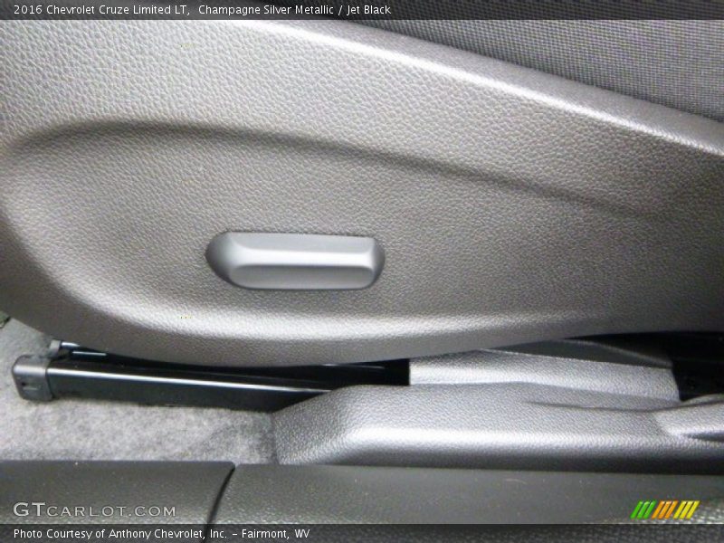 Champagne Silver Metallic / Jet Black 2016 Chevrolet Cruze Limited LT