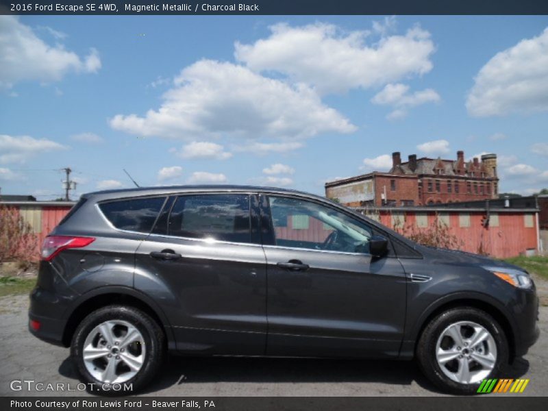 Magnetic Metallic / Charcoal Black 2016 Ford Escape SE 4WD
