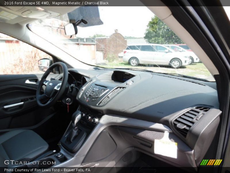 Magnetic Metallic / Charcoal Black 2016 Ford Escape SE 4WD