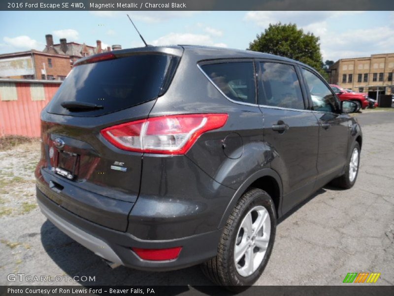 Magnetic Metallic / Charcoal Black 2016 Ford Escape SE 4WD