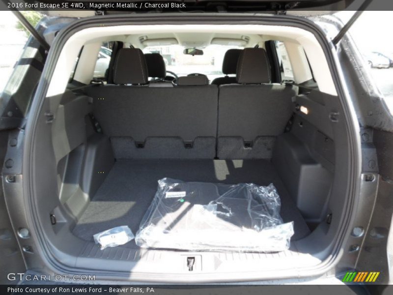 Magnetic Metallic / Charcoal Black 2016 Ford Escape SE 4WD