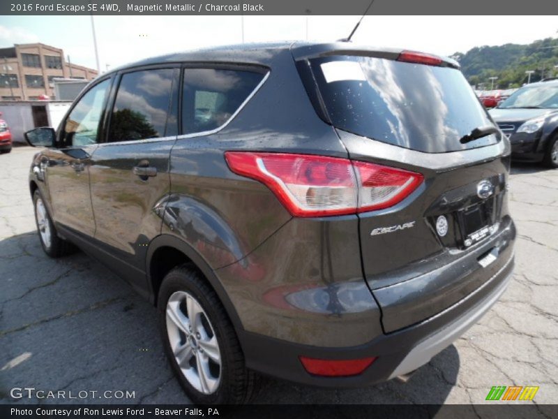 Magnetic Metallic / Charcoal Black 2016 Ford Escape SE 4WD