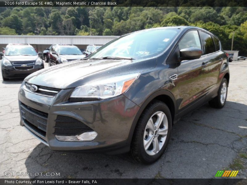 Magnetic Metallic / Charcoal Black 2016 Ford Escape SE 4WD
