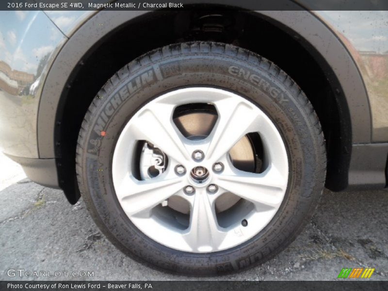 Magnetic Metallic / Charcoal Black 2016 Ford Escape SE 4WD