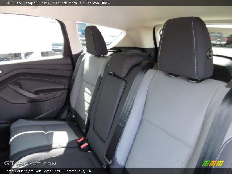 Magnetic Metallic / Charcoal Black 2016 Ford Escape SE 4WD