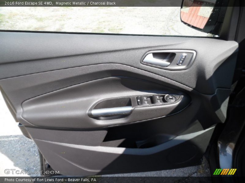 Magnetic Metallic / Charcoal Black 2016 Ford Escape SE 4WD