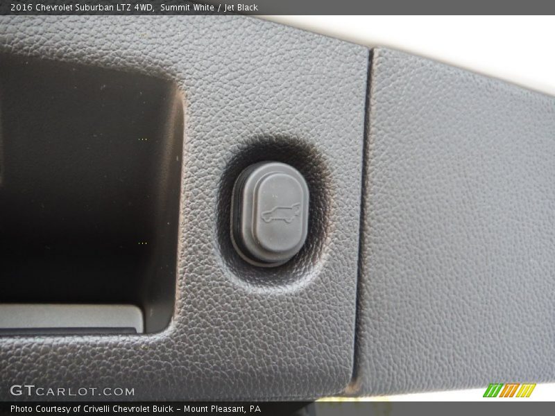 Summit White / Jet Black 2016 Chevrolet Suburban LTZ 4WD