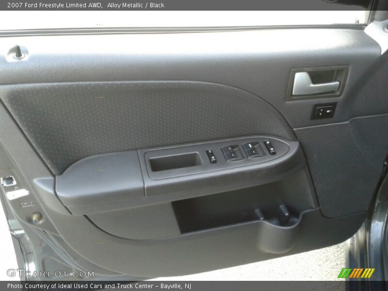 Alloy Metallic / Black 2007 Ford Freestyle Limited AWD