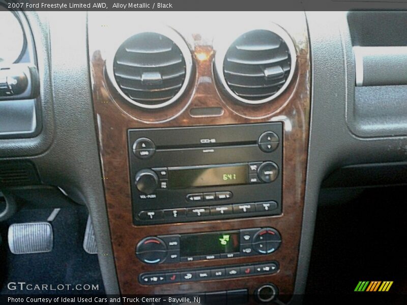 Alloy Metallic / Black 2007 Ford Freestyle Limited AWD