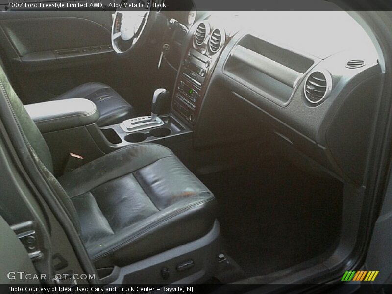 Alloy Metallic / Black 2007 Ford Freestyle Limited AWD