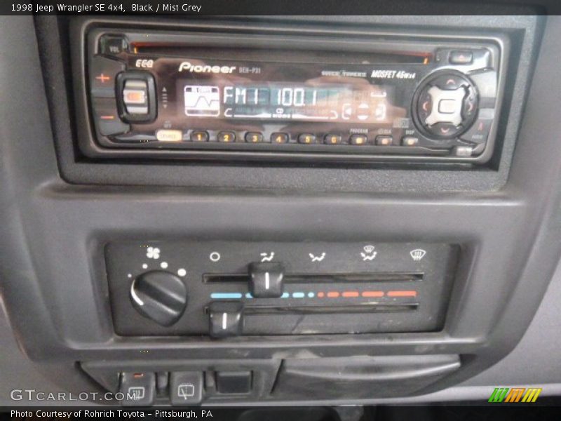 Black / Mist Grey 1998 Jeep Wrangler SE 4x4