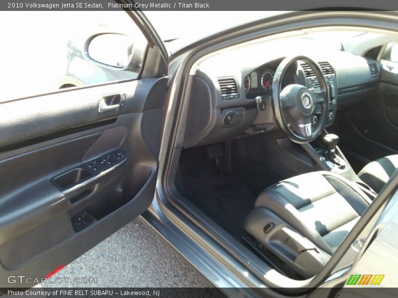 Platinum Grey Metallic / Titan Black 2010 Volkswagen Jetta SE Sedan
