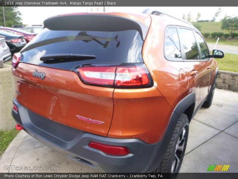 Mango Tango Pearl / Black 2016 Jeep Cherokee Trailhawk 4x4