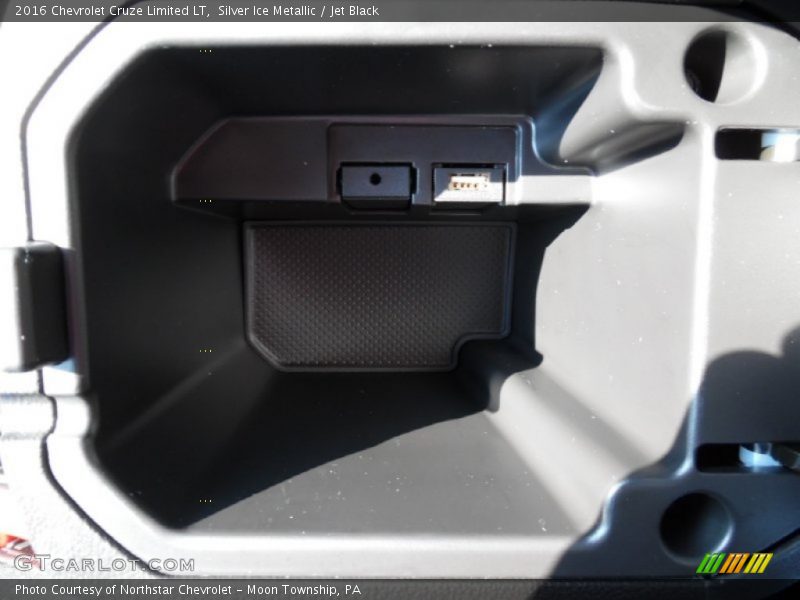 Silver Ice Metallic / Jet Black 2016 Chevrolet Cruze Limited LT