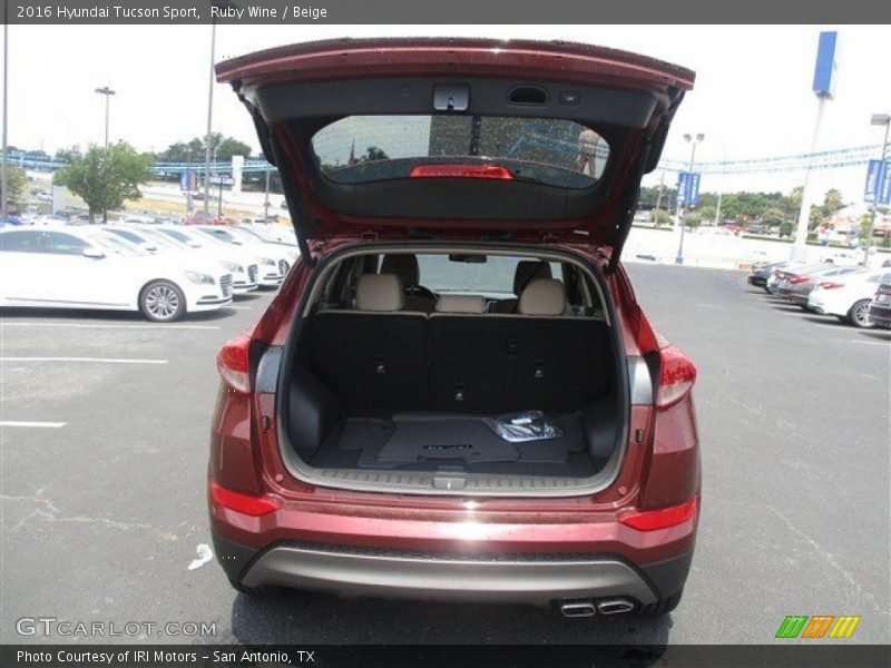 Ruby Wine / Beige 2016 Hyundai Tucson Sport