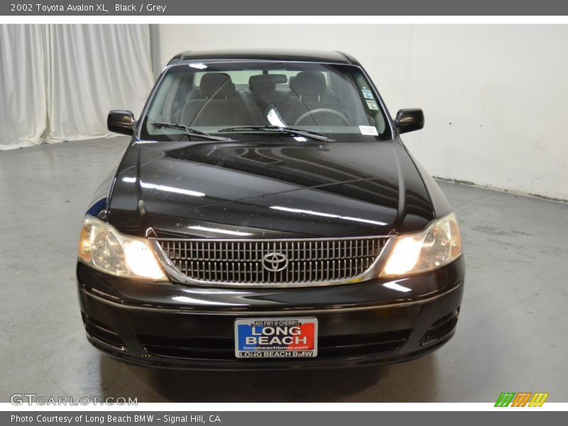 Black / Grey 2002 Toyota Avalon XL