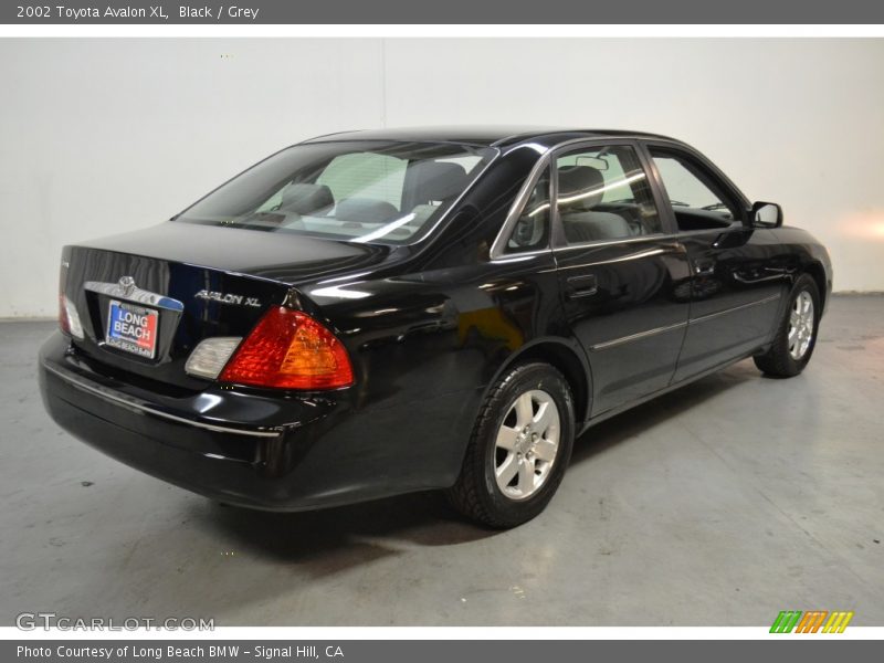 Black / Grey 2002 Toyota Avalon XL