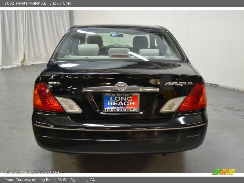 Black / Grey 2002 Toyota Avalon XL