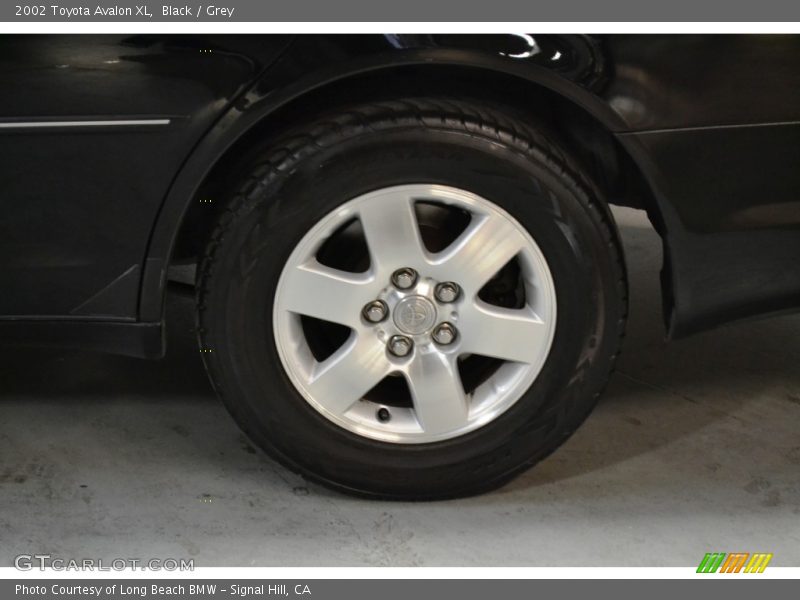 Black / Grey 2002 Toyota Avalon XL