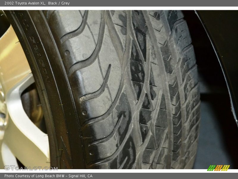 Black / Grey 2002 Toyota Avalon XL