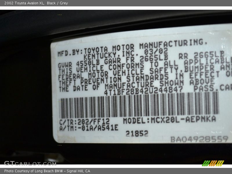 Black / Grey 2002 Toyota Avalon XL