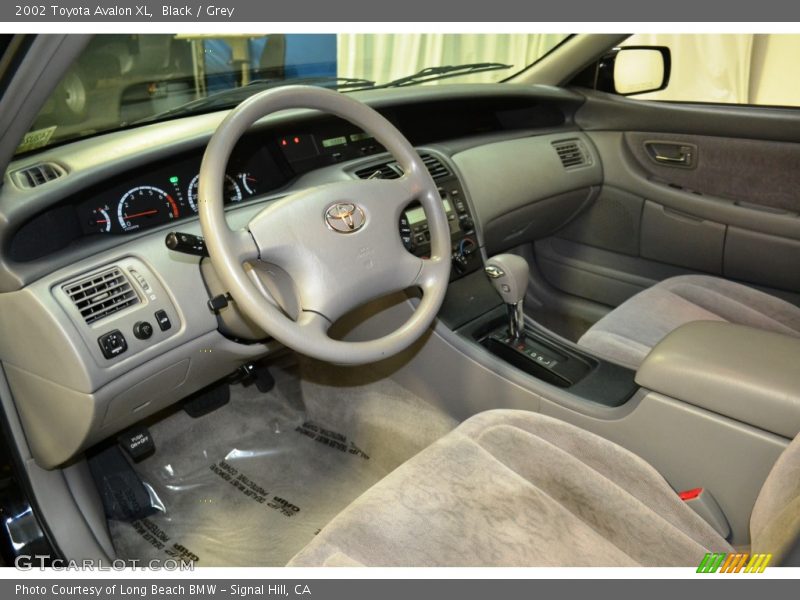 Black / Grey 2002 Toyota Avalon XL
