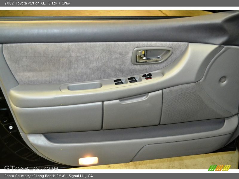 Black / Grey 2002 Toyota Avalon XL