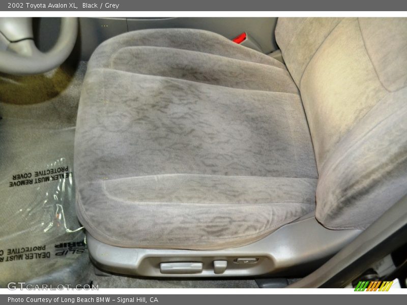 Black / Grey 2002 Toyota Avalon XL