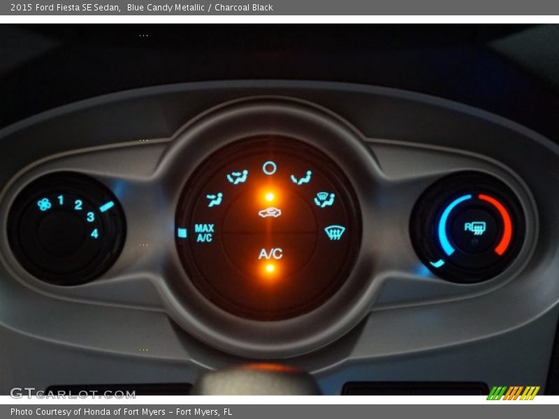 Blue Candy Metallic / Charcoal Black 2015 Ford Fiesta SE Sedan
