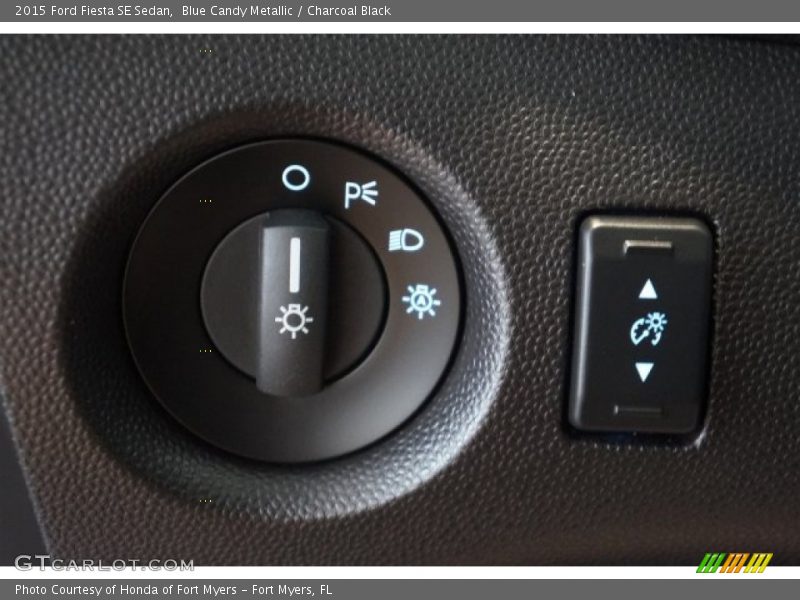 Blue Candy Metallic / Charcoal Black 2015 Ford Fiesta SE Sedan