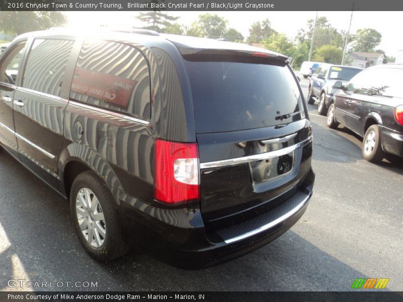 Brilliant Black Crystal Pearl / Black/Light Graystone 2016 Chrysler Town & Country Touring