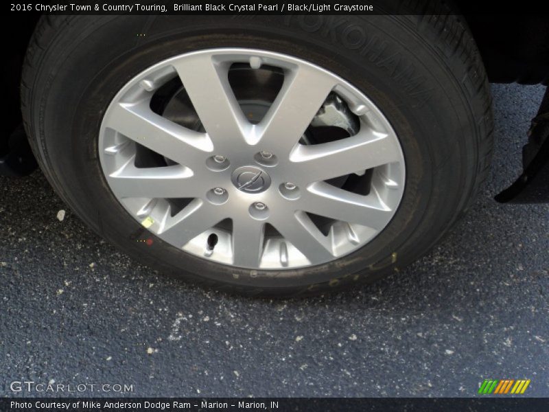 Brilliant Black Crystal Pearl / Black/Light Graystone 2016 Chrysler Town & Country Touring