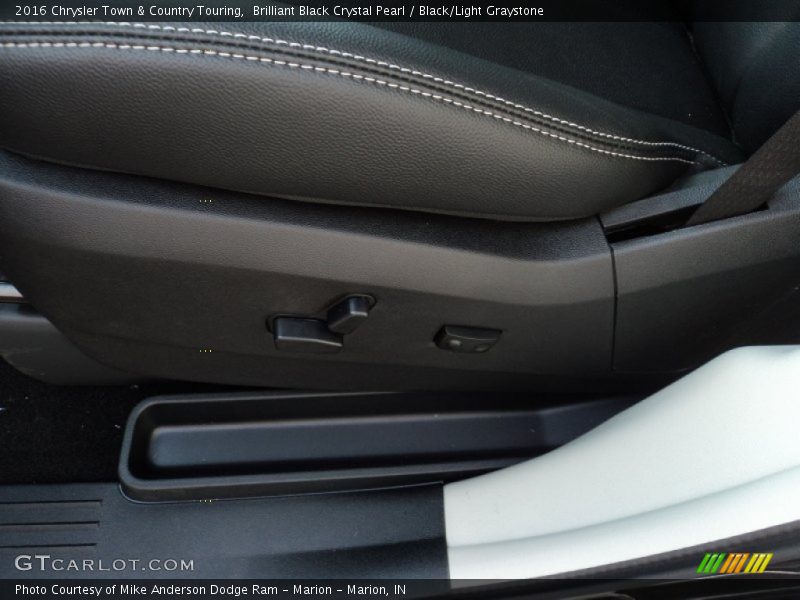 Brilliant Black Crystal Pearl / Black/Light Graystone 2016 Chrysler Town & Country Touring