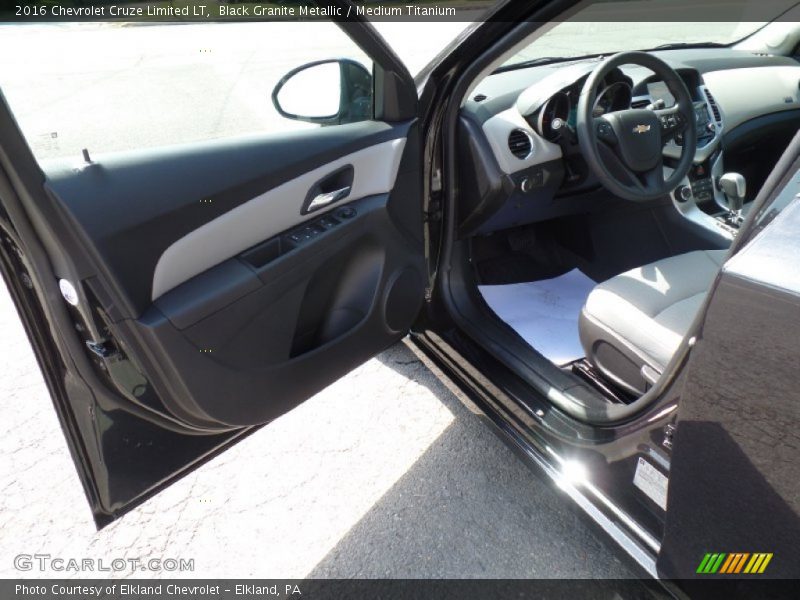 Black Granite Metallic / Medium Titanium 2016 Chevrolet Cruze Limited LT