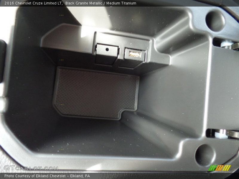 Black Granite Metallic / Medium Titanium 2016 Chevrolet Cruze Limited LT