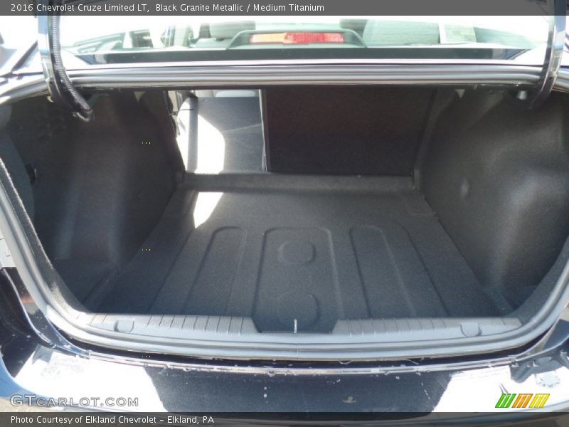 Black Granite Metallic / Medium Titanium 2016 Chevrolet Cruze Limited LT